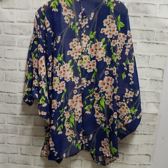 Floral duster   - Picture 2 of 2